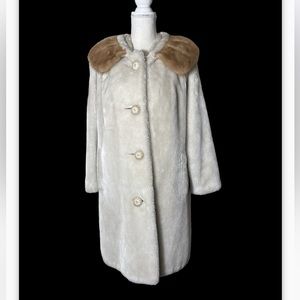RETRO 1970's Borg Textiles Borgana by Fairmoor Women's off white Faux coat